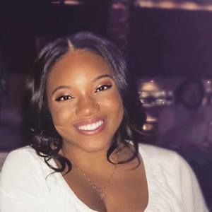 Meet your Posher, Alexis